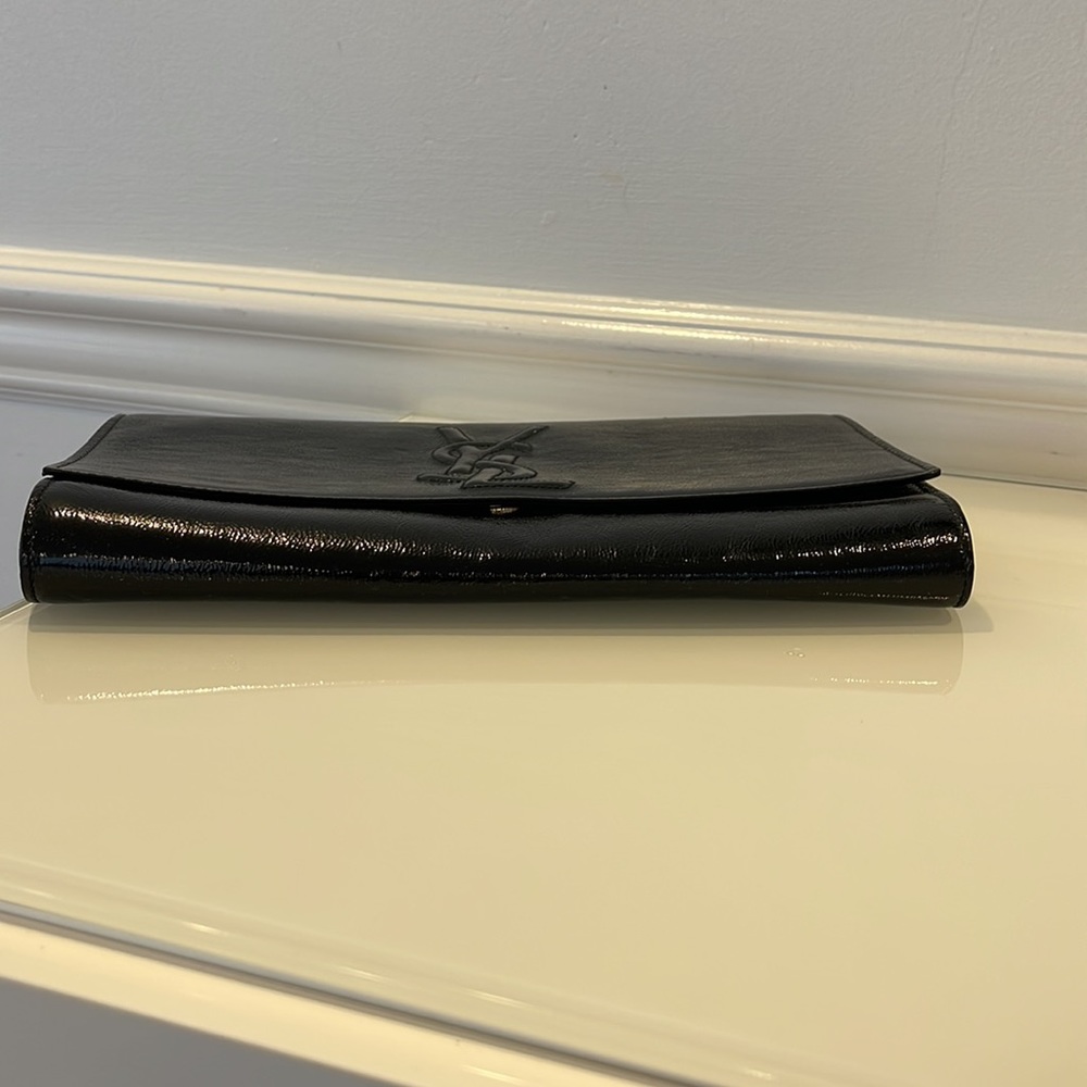 SAINT LAURENT
Textured Patent Calfskin Large - Picture 4 of 4